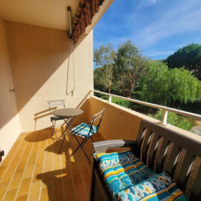 LA FAVIERE Adorable Studio